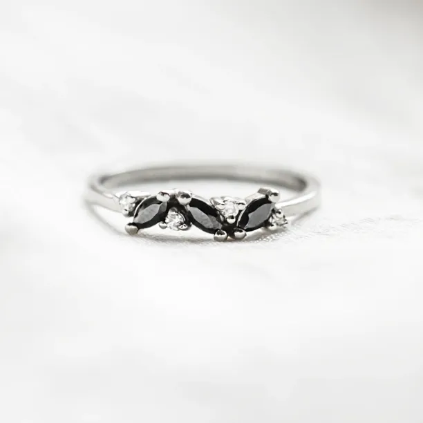 Gold ring with marquise black and classic diamonds VALLO Image