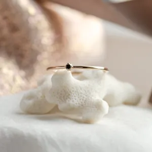 Zlatý minimalistický prsten s černým diamantem BRUNO Thumbnail