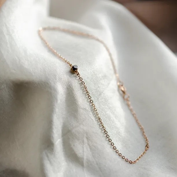 Minimalist bracelet with a black diamond BLAKE Image