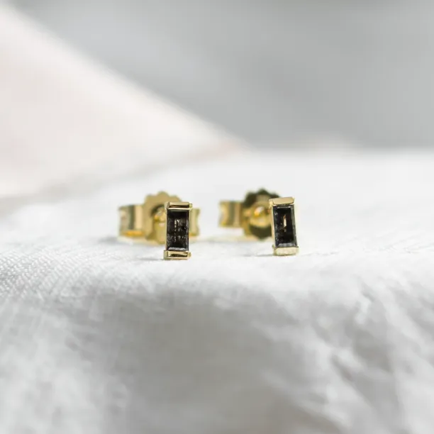 Minimalist earrings with gray diamonds RICKY Image