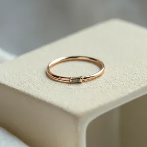 Zlatý prsten se zúženým baguette šedým diamantem GERRY Thumbnail