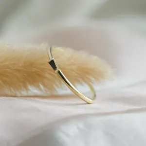 Zlatý prsten se zúženým baguette šedým diamantem GERRY Thumbnail