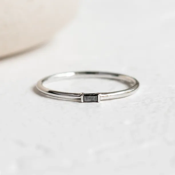 Zlatý prstýnek s baguette salt'n'pepper diamantem TORRE Image