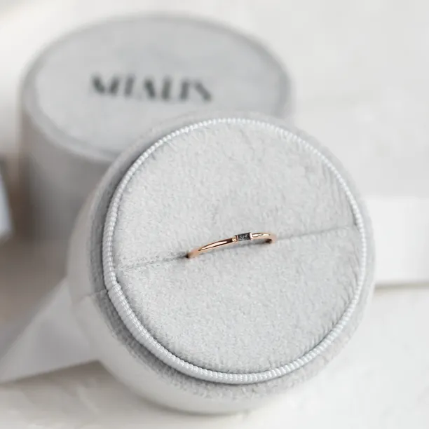 Zlatý prstýnek s baguette salt'n'pepper diamantem TORRE Image