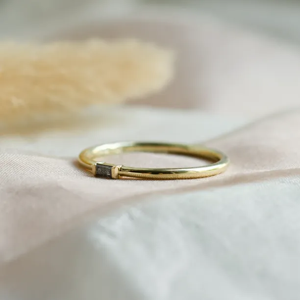 Zlatý prstýnek s baguette salt'n'pepper diamantem TORRE Image