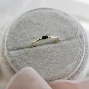 Minimalistický prsten s baguette salt'n'pepper diamantem TASSI Thumbnail