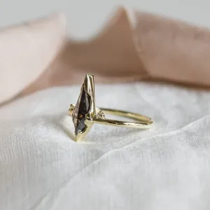 Alternative engagement ring with salt and pepper diamond CHLOE Thumbnail