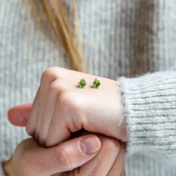 Gold earrings with peridots SALSA Image