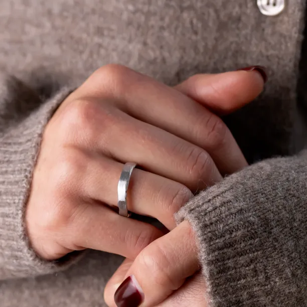 Netradiční snubní prsteny s nepravidelnými okraji DANTE Image