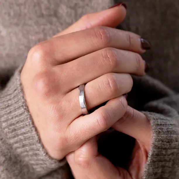 Netradiční snubní prsteny s nepravidelnými okraji DANTE Image