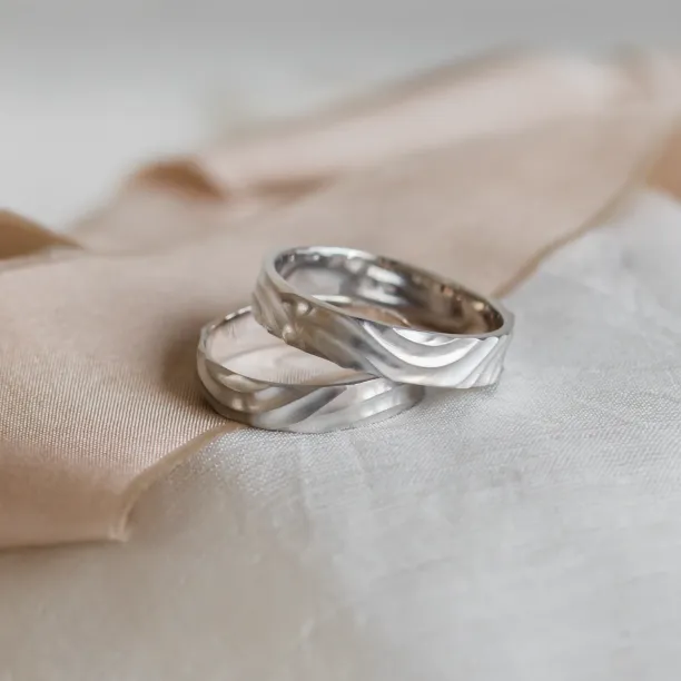 Original wedding rings with waves FIUME Image