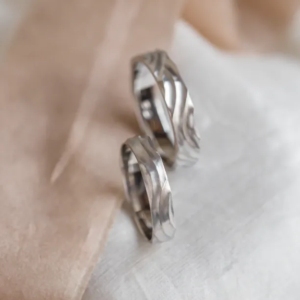 Original wedding rings with waves FIUME Image