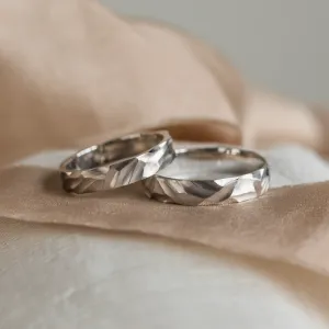 Zlaté snubní prsteny s vrypy ROCCIA Thumbnail