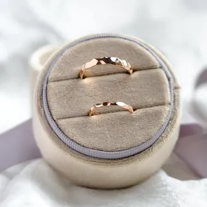 Originální snubní prsteny s tepaným povrchem BEAT Thumbnail