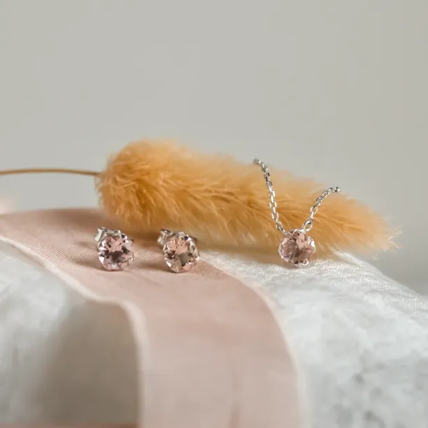 Morganite in gold necklace DAISY Image