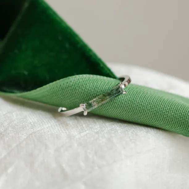 Minimalistický prsten s baguette mechovým achátem LOKI Image