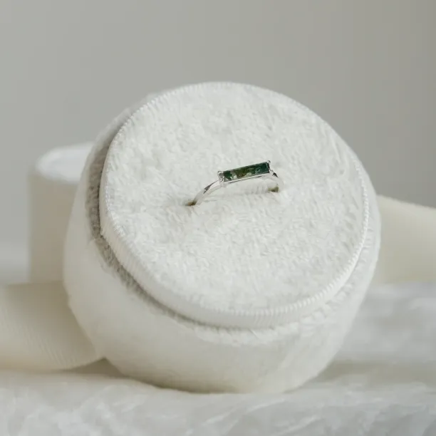 Minimalistický prsten s baguette mechovým achátem LOKI Image