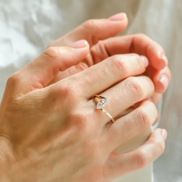 Elegant ring with marquise moissanite CHARLOTTE Image