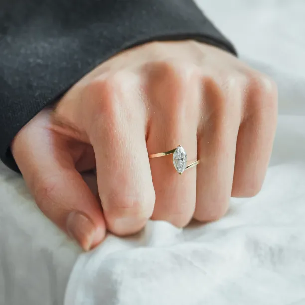 Elegant ring with marquise moissanite CHARLOTTE Image