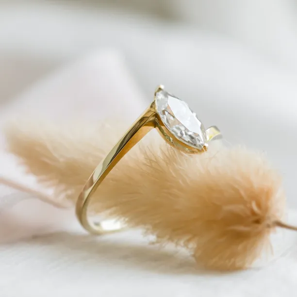 Elegant ring with marquise moissanite CHARLOTTE Image