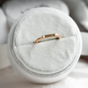 Zlatý prsten s baguette moissanitem v art deco stylu LIA Thumbnail