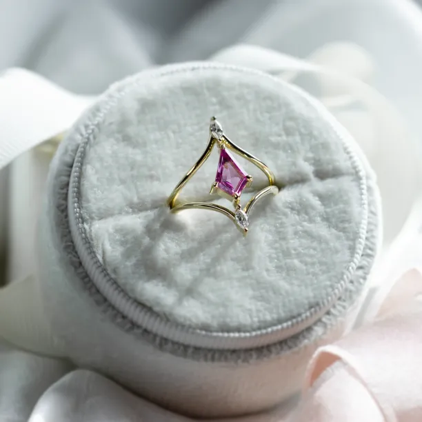 Gold split shank ring with pink sapphire and diamonds CHARAYA Image