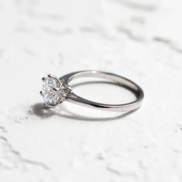 Luxury engagement diamond ring OLLYX Image