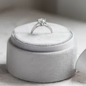 Luxusní zásnubní prsten s lab-grown diamantem OLLAF Thumbnail