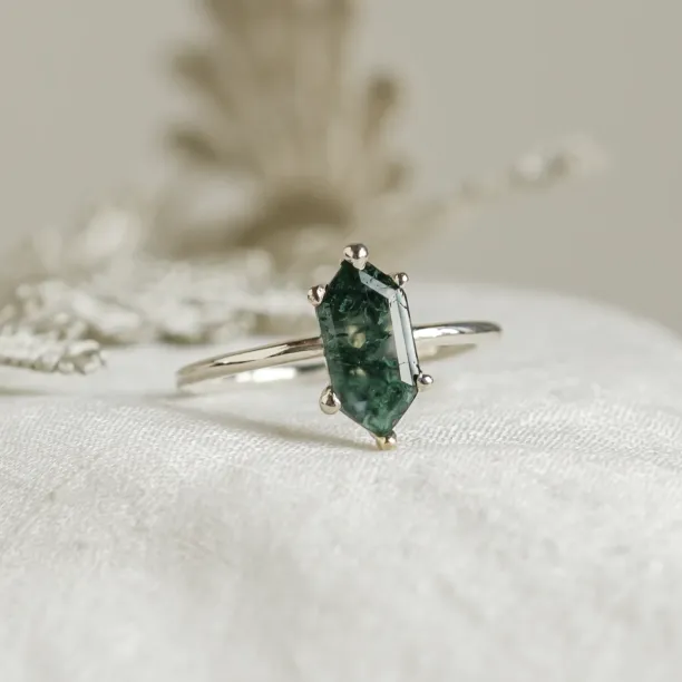 Zlatý prsten s hexagon mechovým achátem BENIE Image