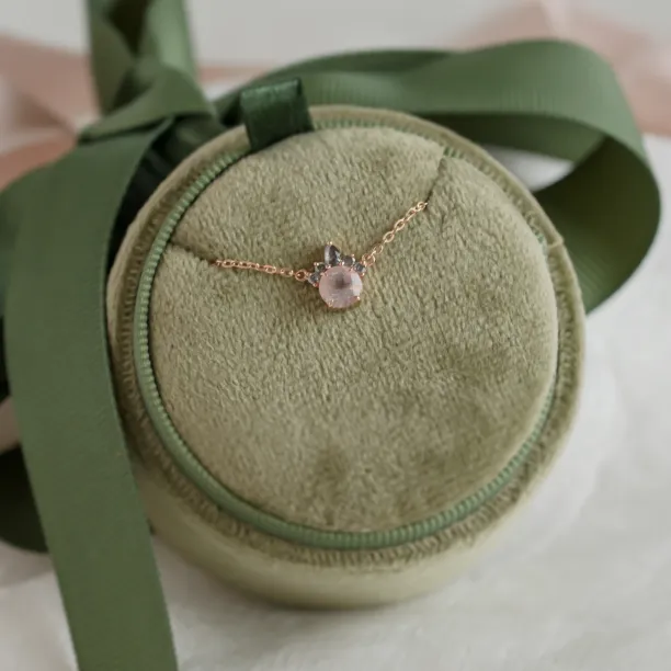 Cluster náhrdelník s morganitem a salt and pepper diamanty FLAMINGO Image