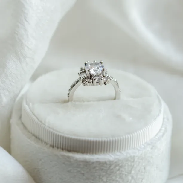 Luxury engagement ring with moissanites SHINY Image