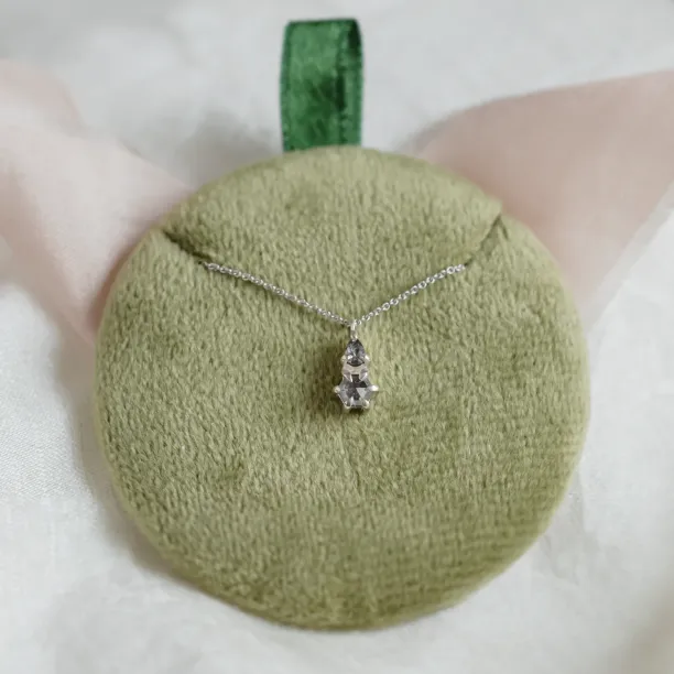 Náhrdelník s netradičními salt and pepper diamanty GEORGINA Image