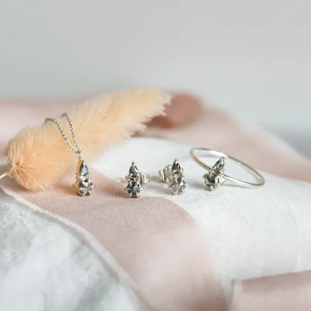 Náhrdelník s netradičními salt and pepper diamanty GEORGINA Image