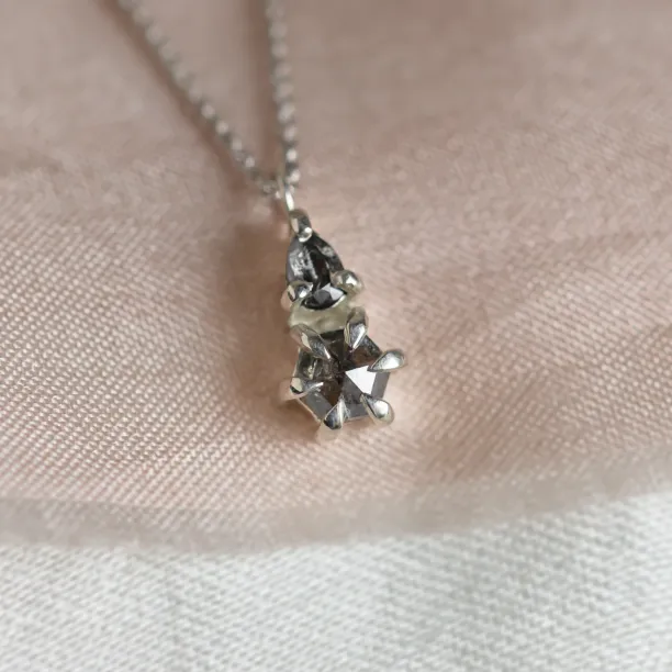 Náhrdelník s netradičními salt and pepper diamanty GEORGINA Image