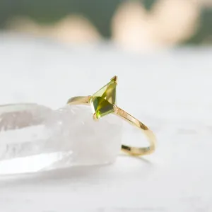 Gold ring with kite peridot PATRICE Thumbnail