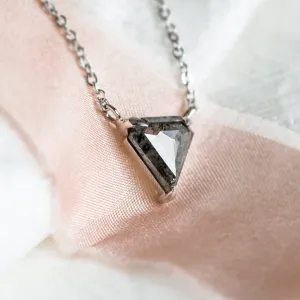 Zlatý náhrdelník se superman salt and pepper diamantem CANBERRA Thumbnail