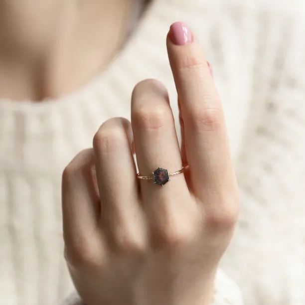 Zlatý prsten s hexagon salt and pepper diamantem REVEL Image