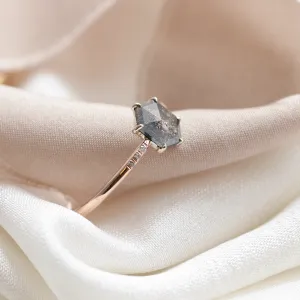 Zlatý prsten s hexagon salt and pepper diamantem REVEL Thumbnail