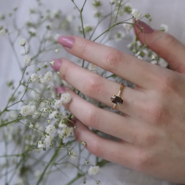 Zlatý prsten s oválným salt  and pepper diamantem BROOKE Image