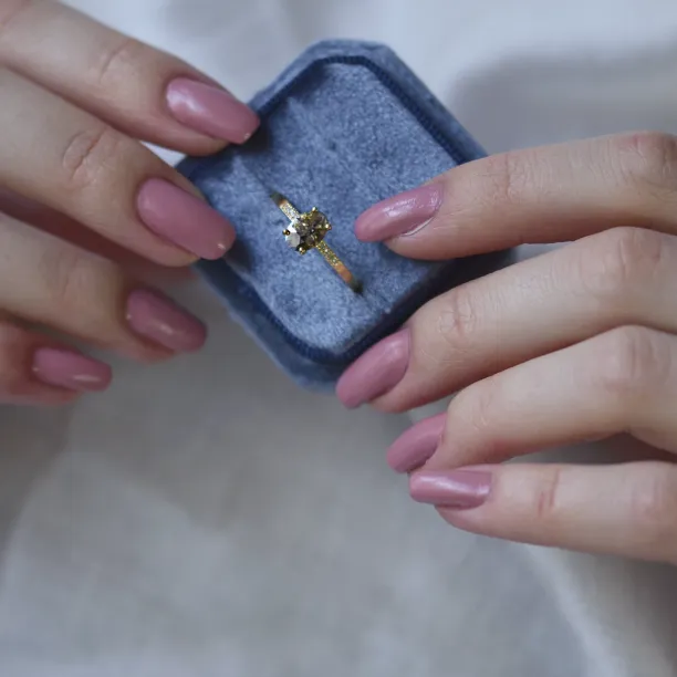 Zlatý prsten s oválným salt  and pepper diamantem BROOKE Image