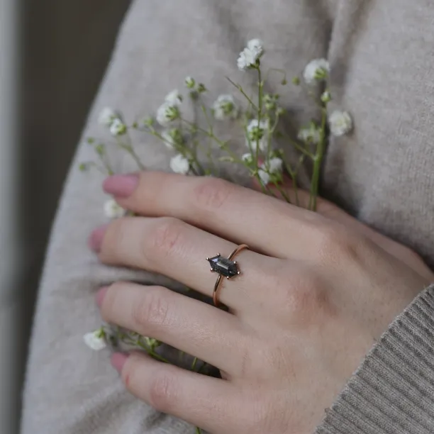 Zlatý prsten s hexagon salt and pepper diamantem SIA Image