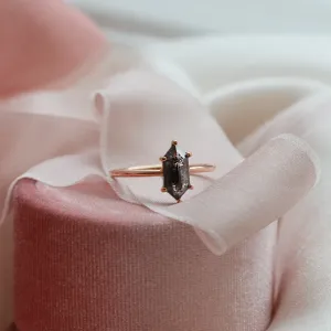 Zlatý prsten s hexagon salt and pepper diamantem SIA Thumbnail