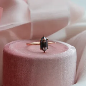 Zlatý prsten s hexagon salt and pepper diamantem SIA Thumbnail