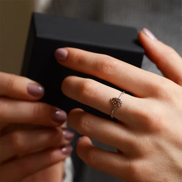 Unikátní zlatý prsten s pear salt and pepper diamantem BEX Image