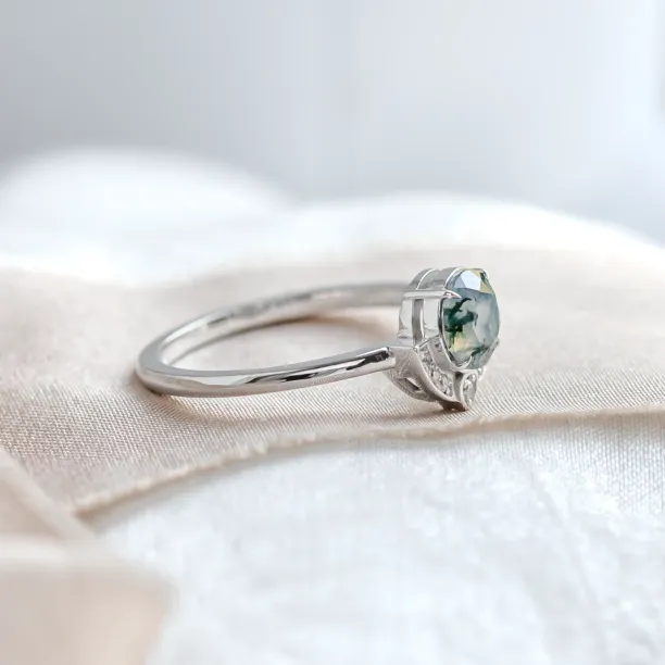 Netradiční zlatý prsten s mechovým achátem a diamanty BILBO Image