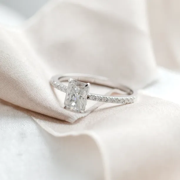Original engagement ring with moissanites BIBI Image