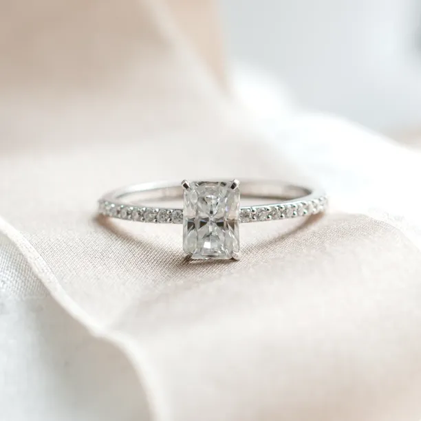 Original engagement ring with moissanites BIBI Image