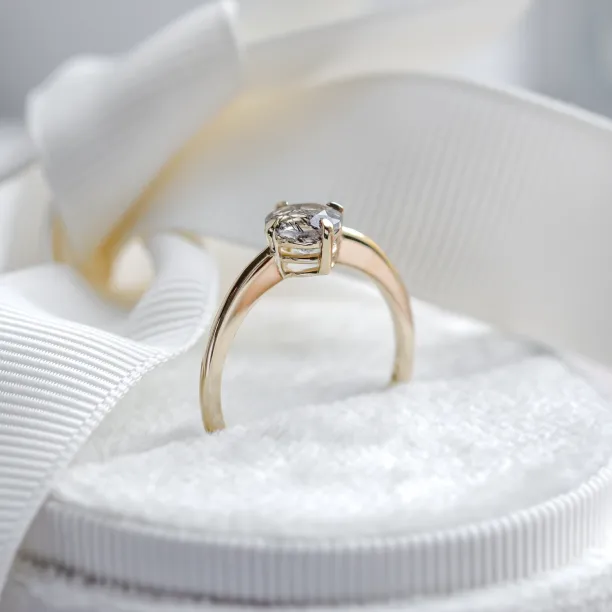 Minimalistický zásnubní prsten s rutilovým křišťálem OLA Image