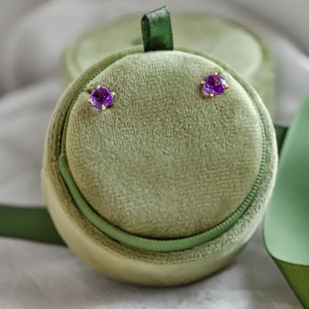 Jednoduché zlaté náušnice s ametysty PURPURA Image