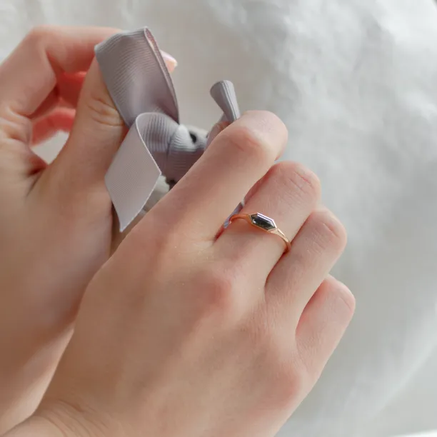 Zásnubní prsten s hexagon salt and pepper diamantem PROXY Image